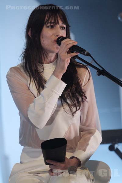 CHARLOTTE GAINSBOURG - 2012-05-21 - PARIS - La Cigale - 